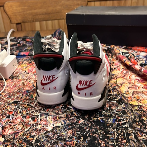 Size 7y/8.5W Jordan 6 carmine - Picture 3 of 5